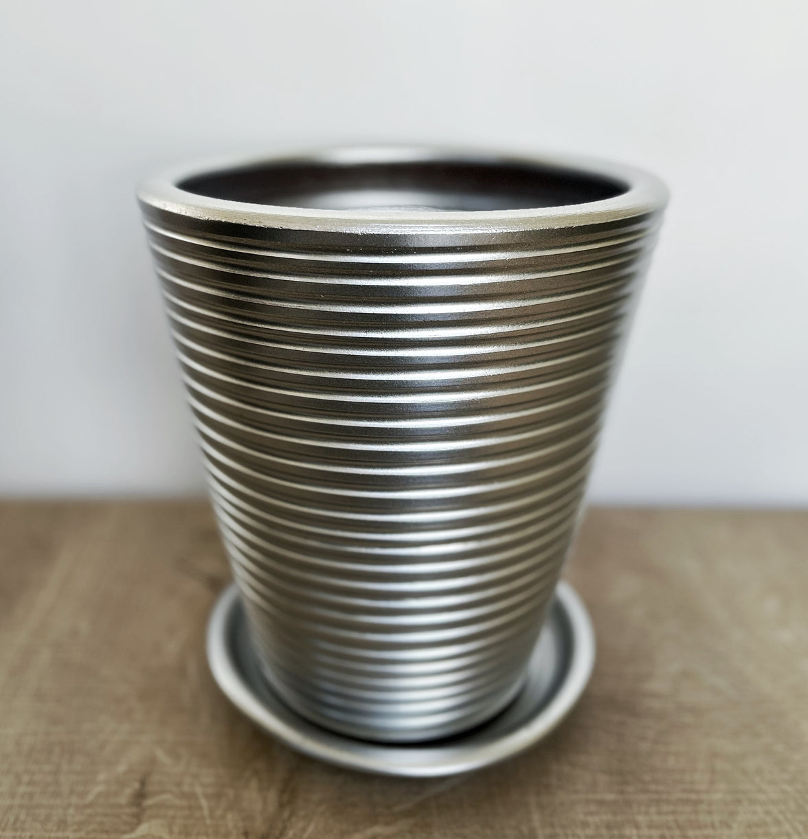 Dubai Series Terracotta Pot 24x21 cm, Striped, with Saucer, Drainage Hole, Decorative, Silver