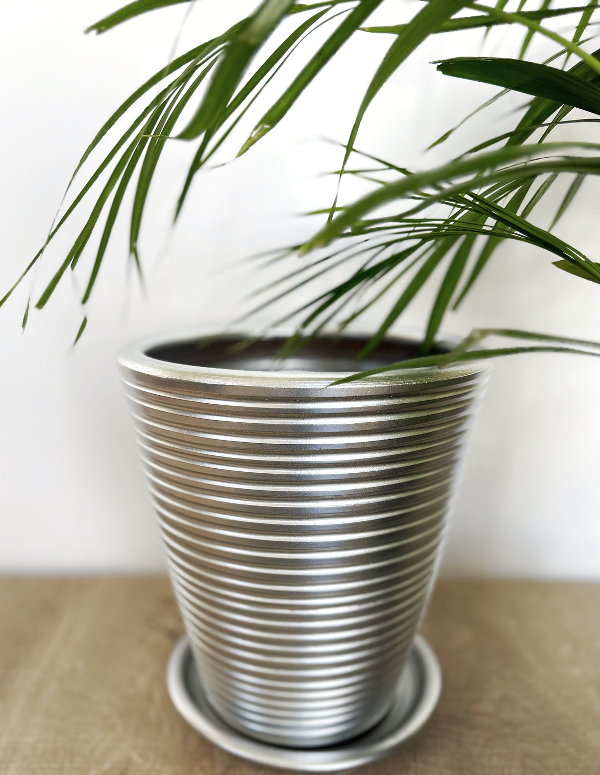 Dubai Series Terracotta Pot 24x21 cm, Striped, with Saucer, Drainage Hole, Decorative, Silver