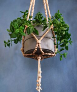 PLOT Boncuklu Bitki Askısı, evde, bahçede, ofiste, kullanıldığı ortama kaliteli şıklık katar. Aynı zamanda şık ve kaliteli bir hediye alternatifidir.